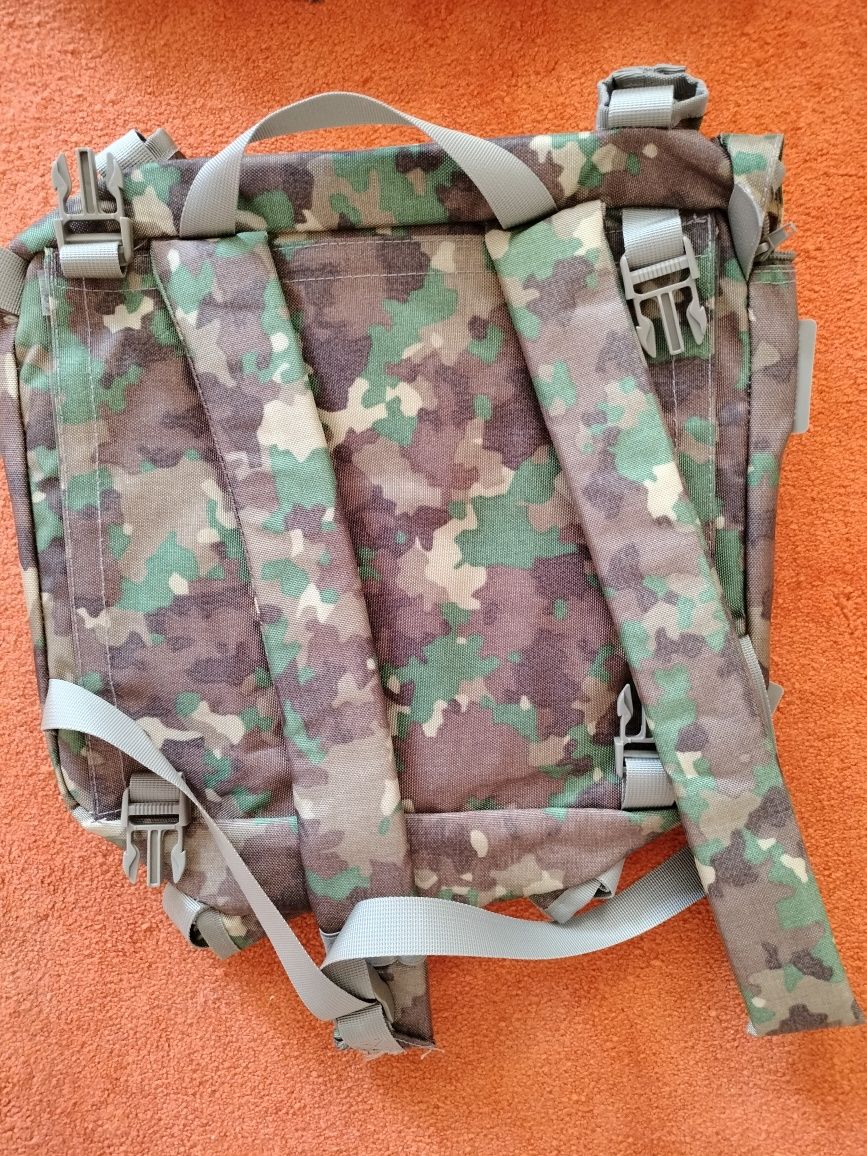 Rucsac militar de 90 de litri.