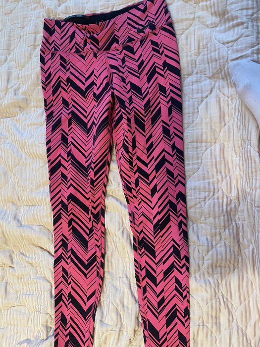 Продаеться  спортивный костюм