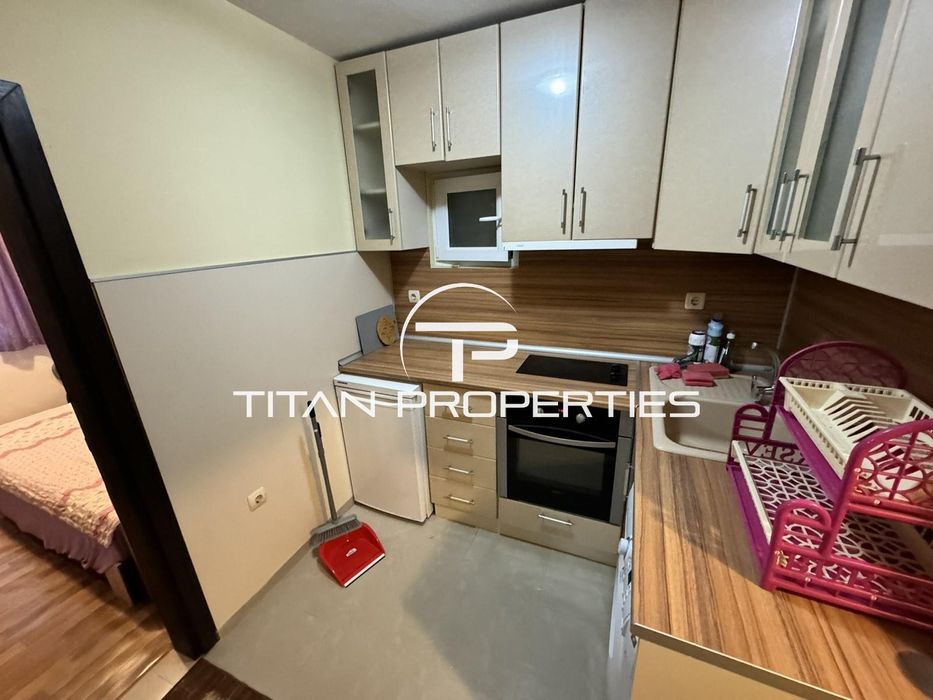 Дава се под наем Двустаен апартамент в Бургас, Център - 65 кв.м за 382.5 € - Снимка #1