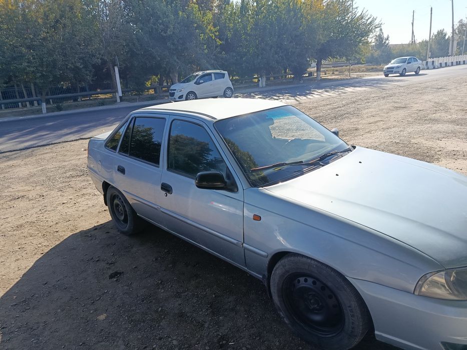 NEXIA 2 DOHC sotiladi.