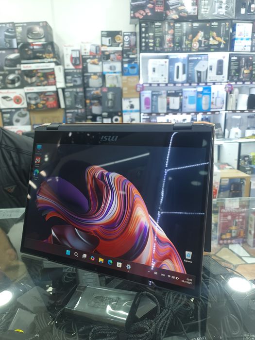 MSi Ultra 7-155H
16 ozu
1 TB ssd
Arc graphics!
13.3 ips touchscreen 
E