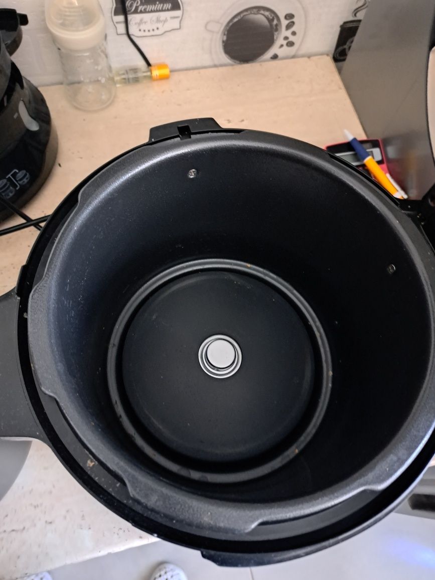 Vând Oala sub-presiune Tefal