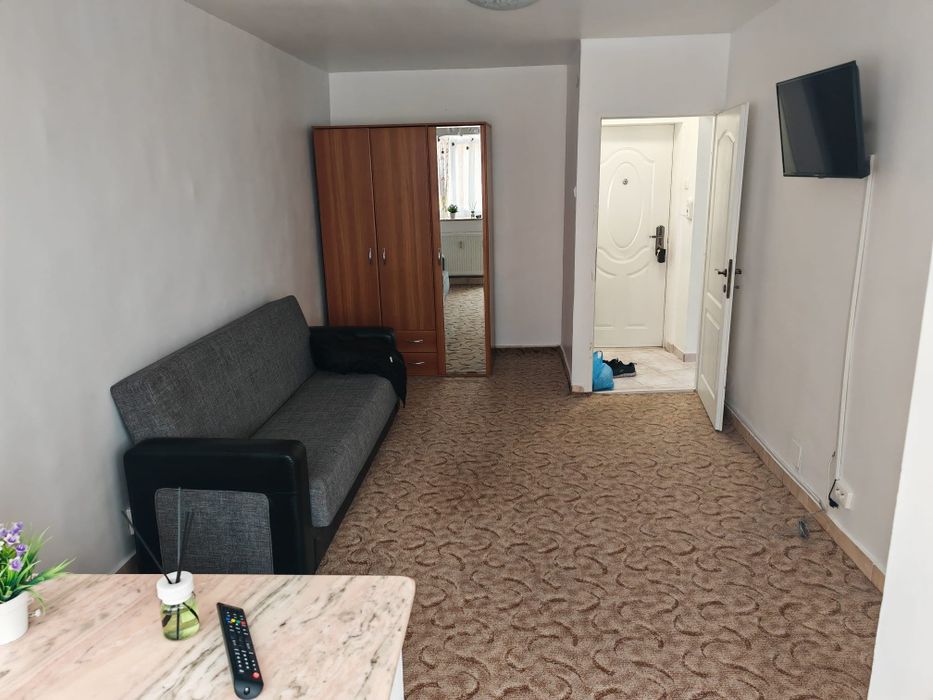 Închiriez garsonieră