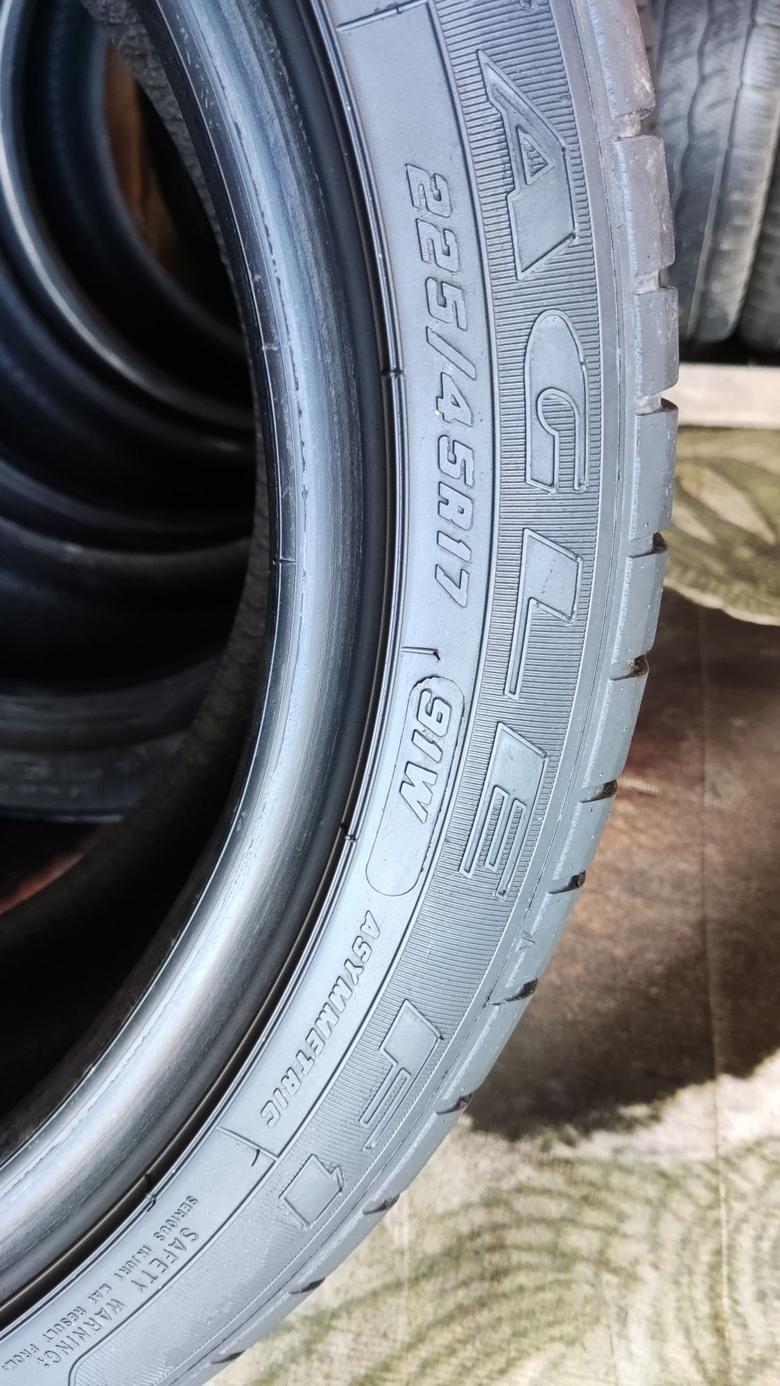 4бр летни гуми 225/45/17 GoodYear Eagle F1
6.6-6.8 mm грайфер
Много до