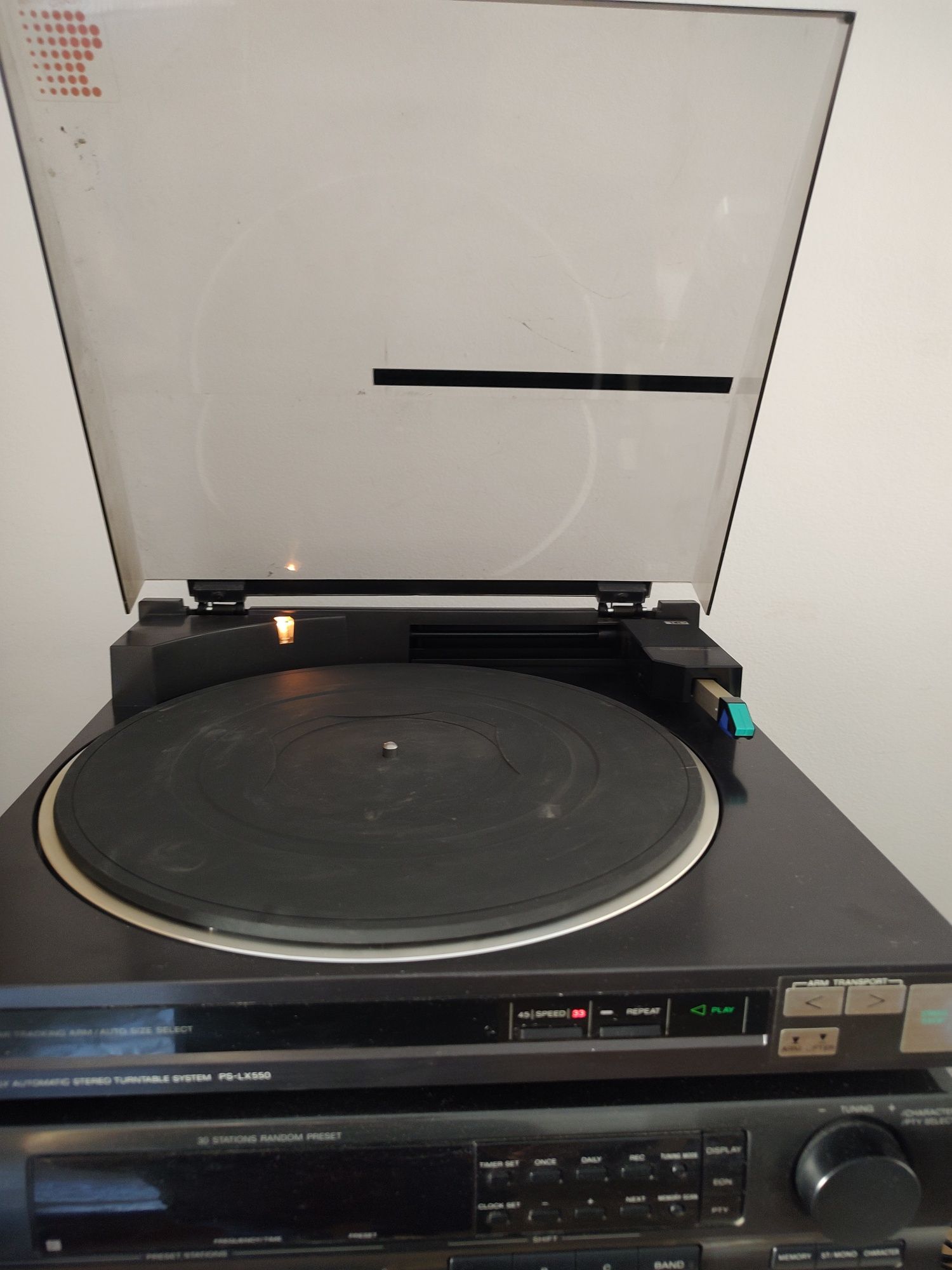 Linie audio turn Sony cu pick up și boxe