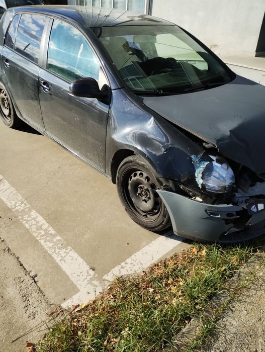 Vând wv golf 5 avariat