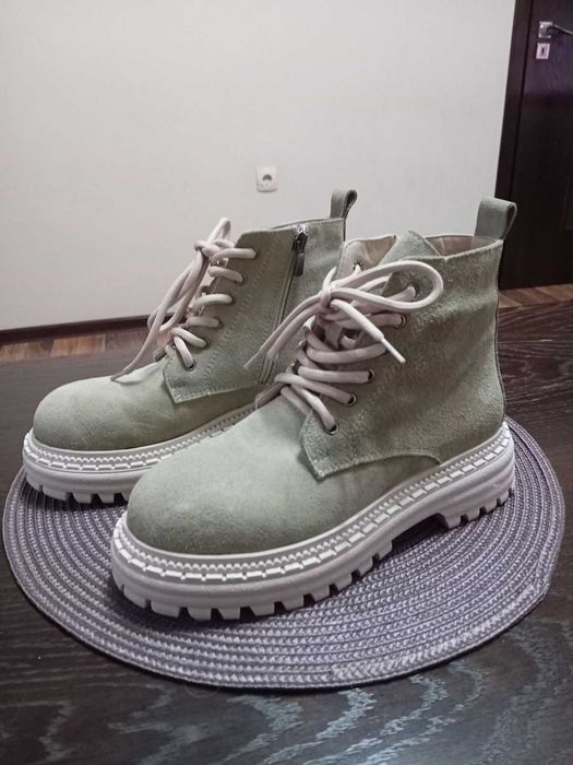 Продавам нови боти, набук