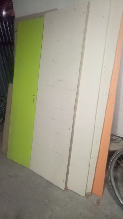 Продам двухъярусную кровать со столом для