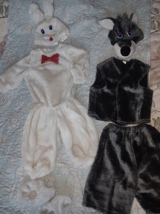 Костюм зайца и волка оба за 4000тг.на 2,3,4года