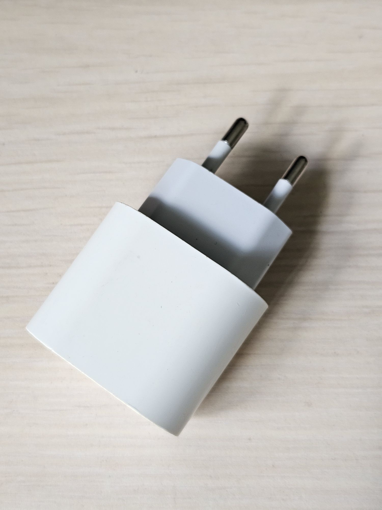 Продаю блок питания для Iphone