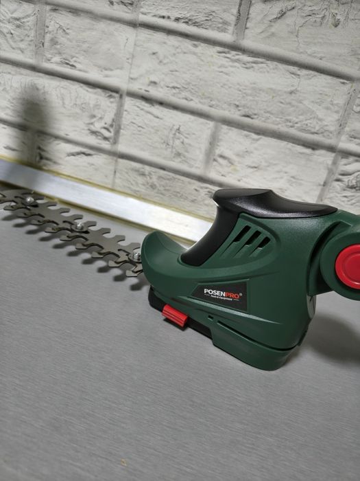 Foarfeca electrica cu acumulator pentru gard viu