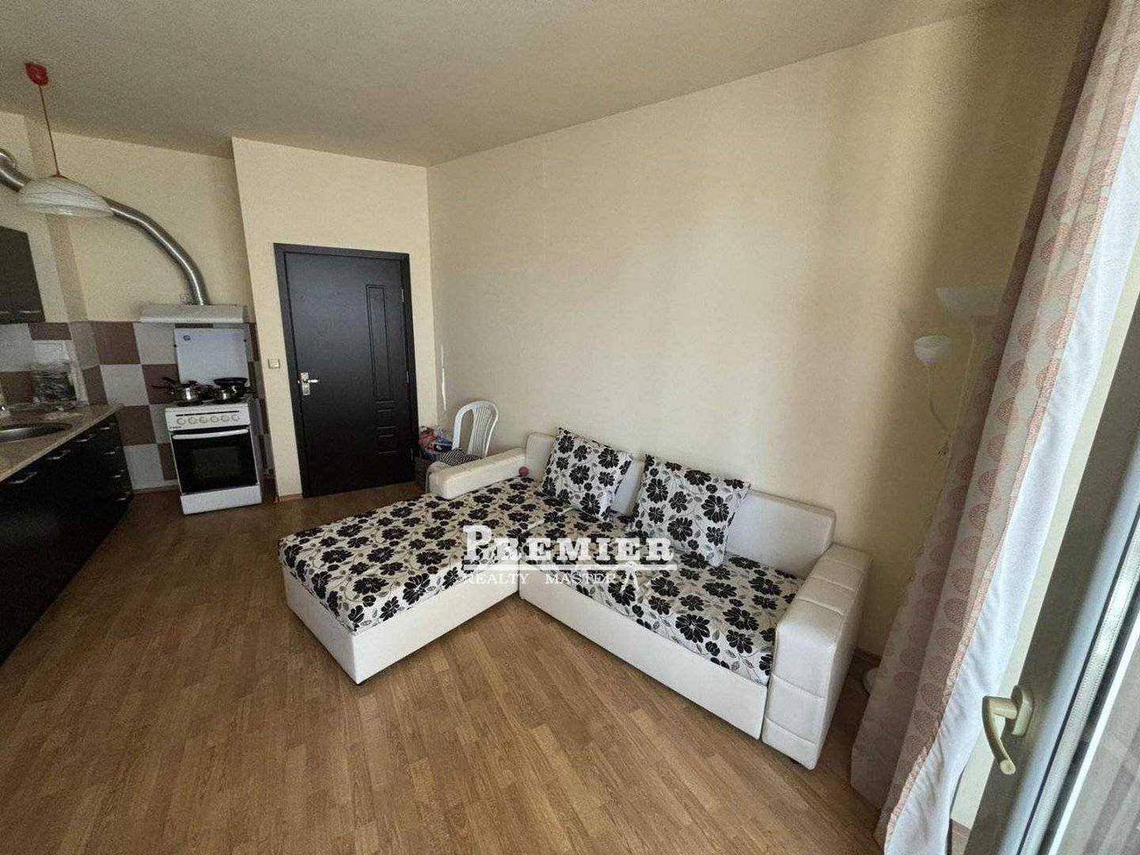 Продава се Едностаен апартамент в Поморие - 52 кв.м за 1154 €/кв.м - Снимка #2