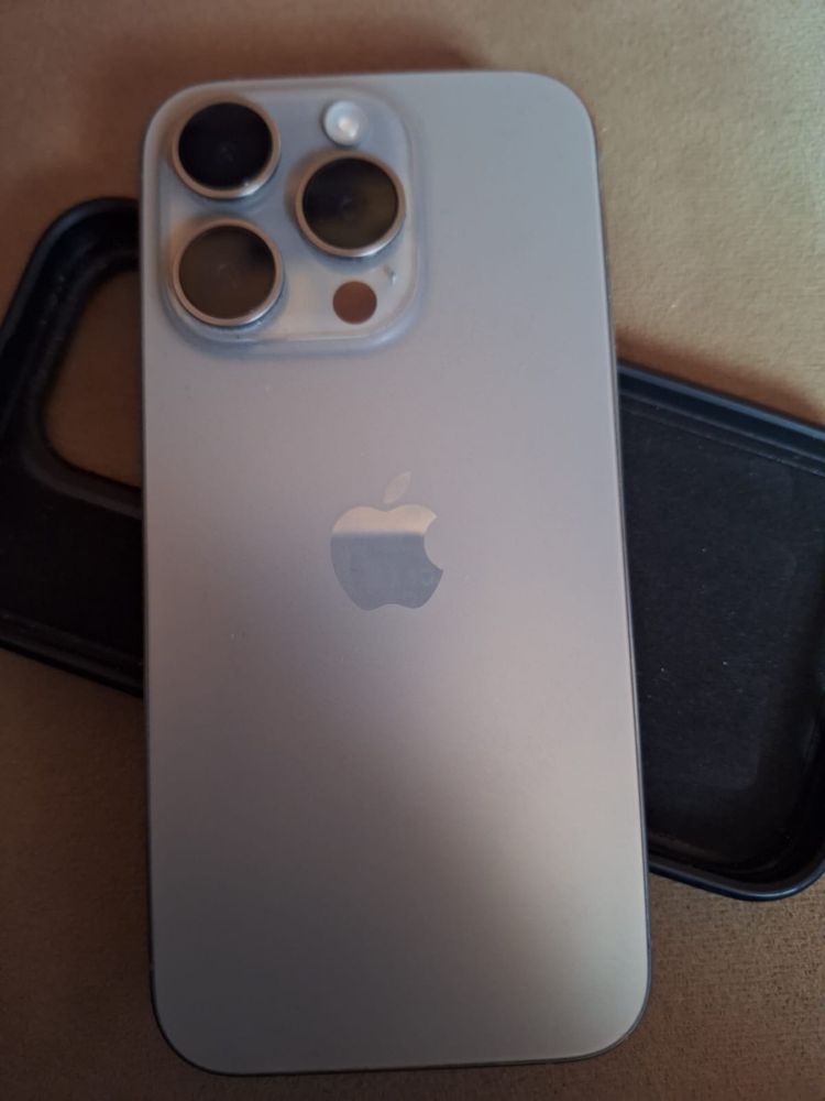 Iphone15 pro в хорошем состояние