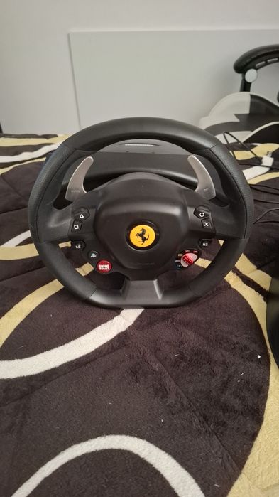 Thrust master 180 Ferrari,folosit fosrte putin, fara zgarieturi