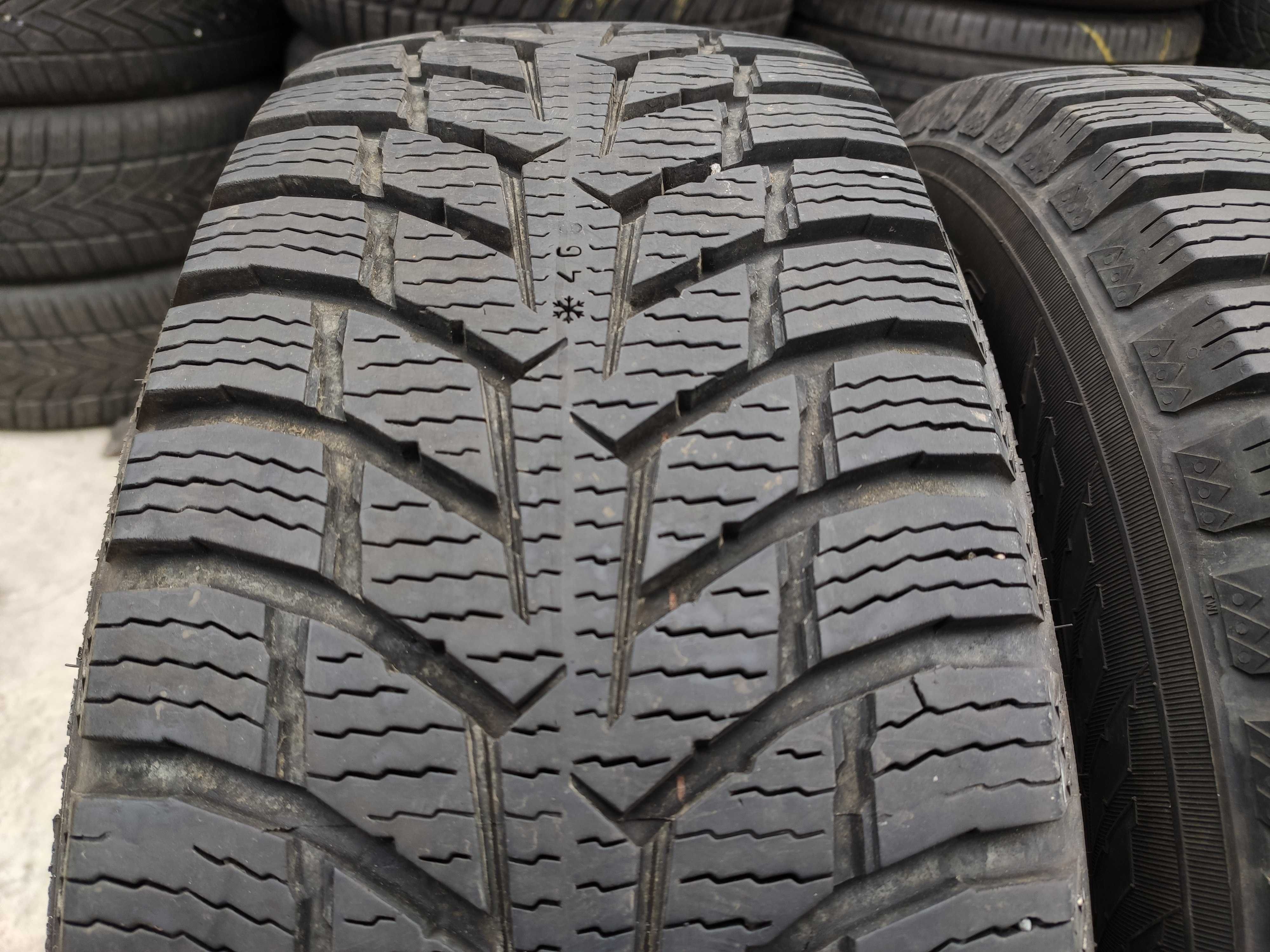 4бр Зимни Гуми за БУС  215 65 16 С - Nokian - DOT 2022