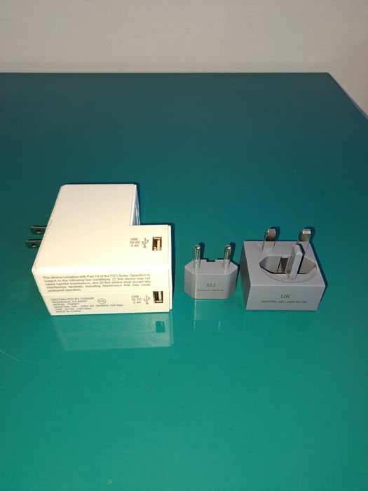 Adaptor multifuncțional TRAVELSMART CONAIR cu 2 USB