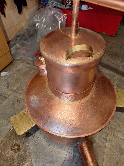 Vând cazan de făcut țuică cu capacitatea de 250litri