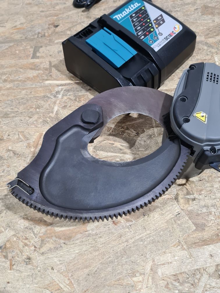 Taietor hidraulic pentru cabluri 65mm Makita