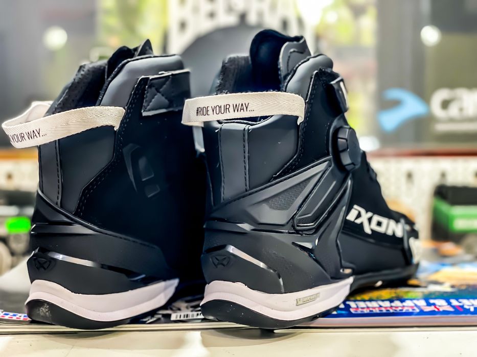 Ghete Moto Ixon Bull 2 WP MS Barbati Alb