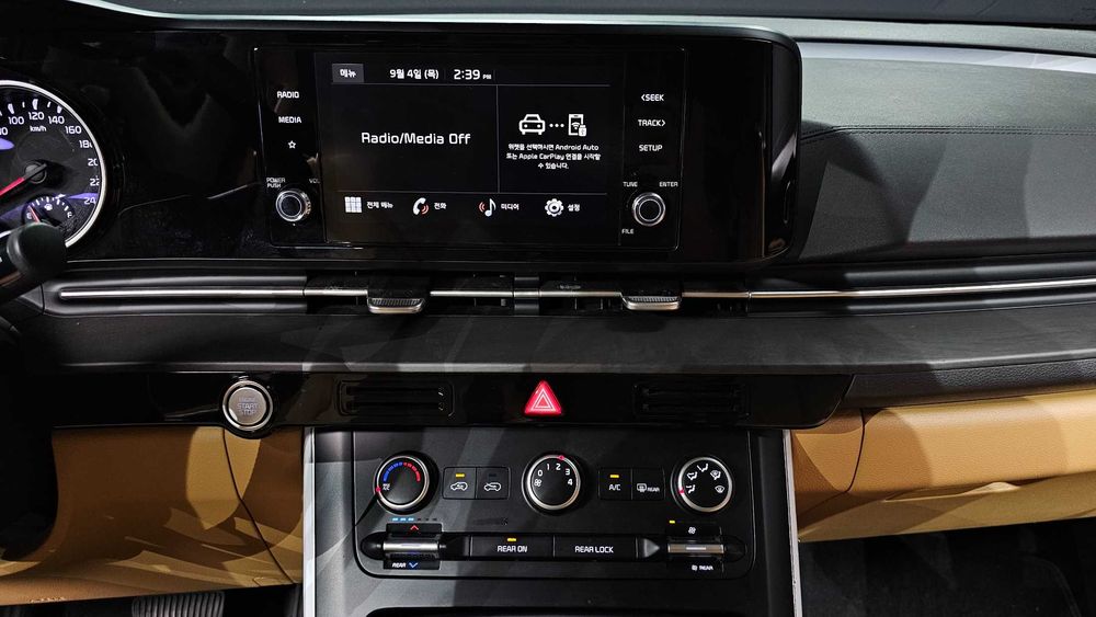 Kia Carnival 9-Seater Prestige