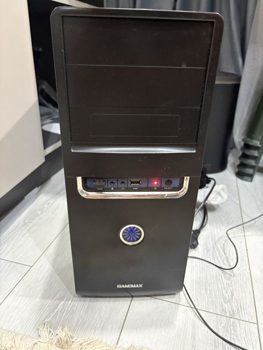 Пк в комплекте колонки(2) мышка проводная клавиатура и монитор