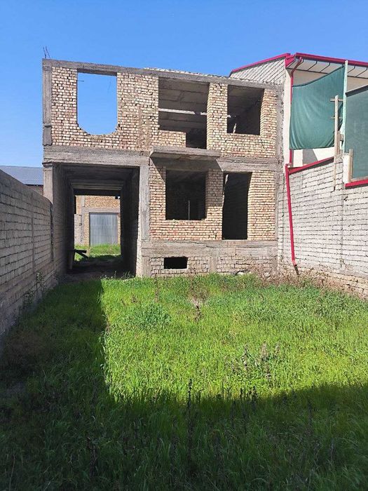 Продается 2 этажный дом в виде коробки в Ханабад. Ориентир 352 школа.