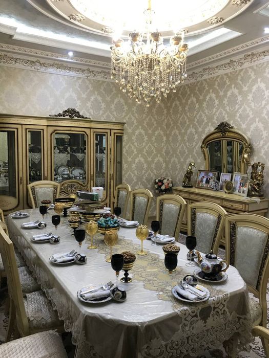 Uchaska sotiladi 2 etajli 6 ta xona