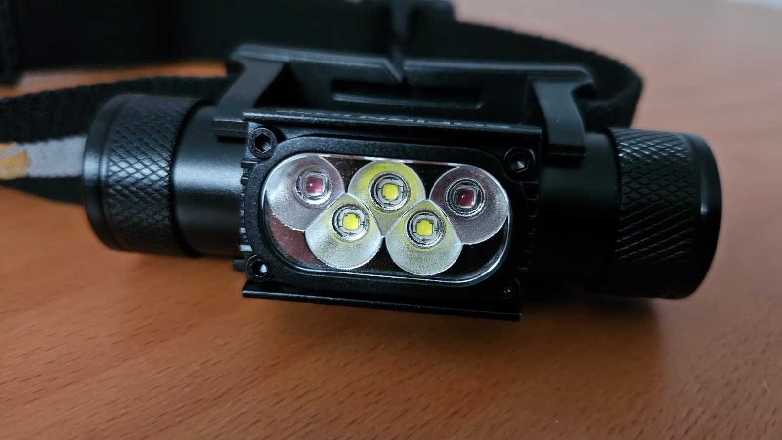 Sofirn H35R cu 5 leduri(3 leduri pe alb + 2 leduri pe rosu)