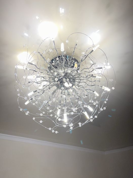 Продам красивую люстру