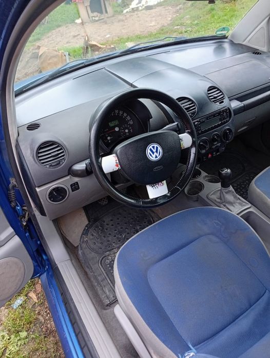 se vinde Volkswagen Beetle 900€ negociabil!!
