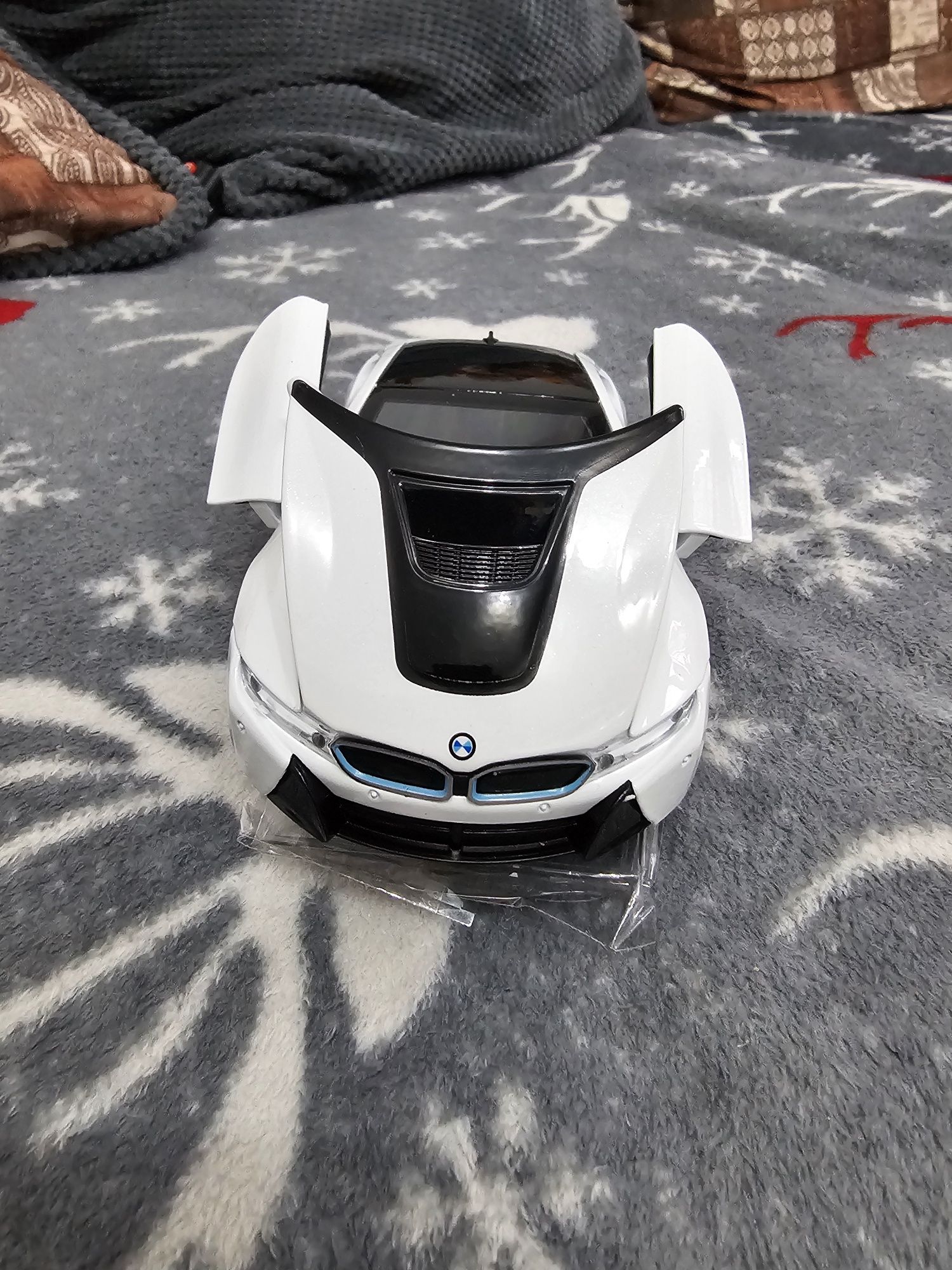 Macheta metalica bmw i8 1:24 noua