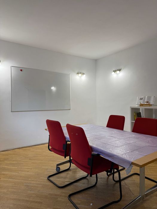 Săli pentru educație, consiliere și workshopuri