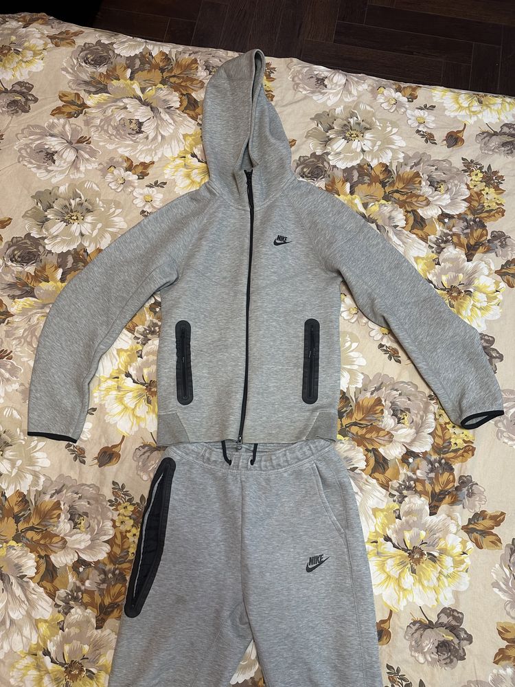 nike tech fleece