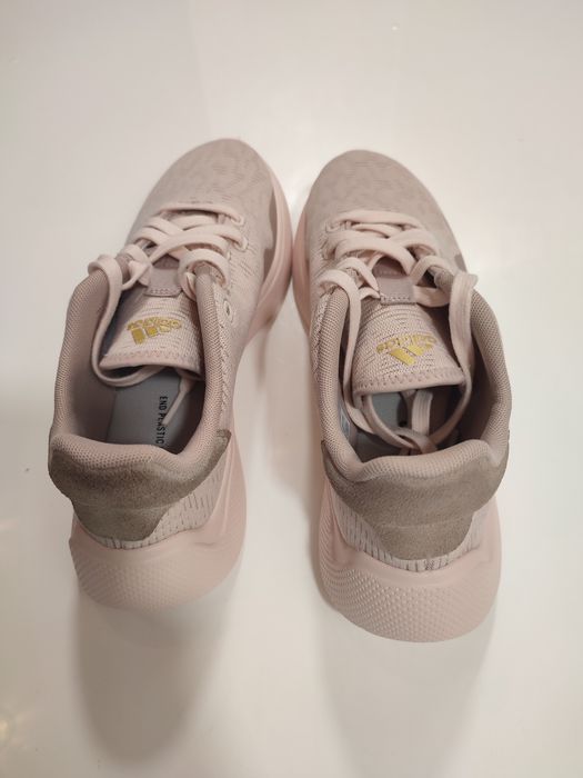 Vând adidas noi nouți