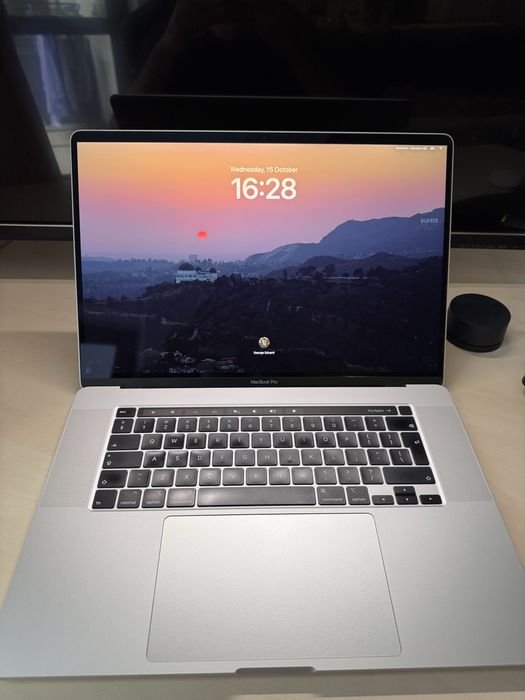 Vand Macbook Pro 16" i9 16GB 1TB