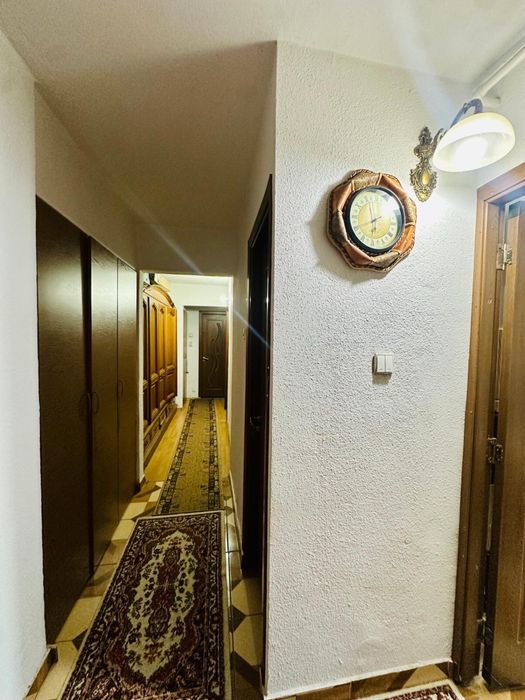 Apartament de vanzarea 3 camere etaj 1 / 4 curtea de arges decomandat