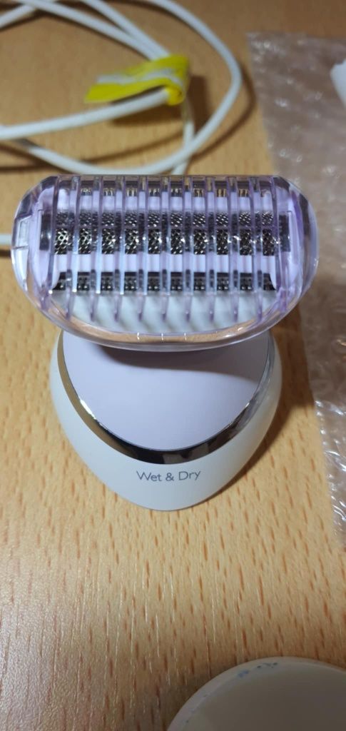 Vând aparat de ras, epilator Philips NOU