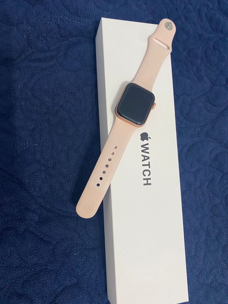 Смарт-часы Apple Watch версии SE (40 mm)