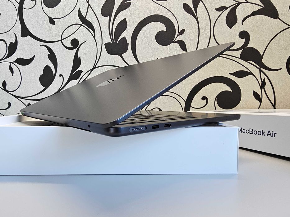ПРОДАМ Macbook Air 13" inch M4 (16GB/256GB). Практический НОВОЕ 100%