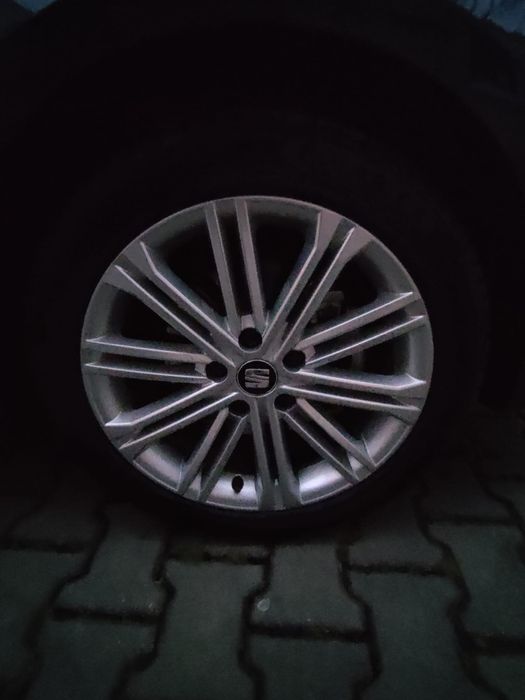 Vand set genti originale Seat cu cauciucucuri de iarna