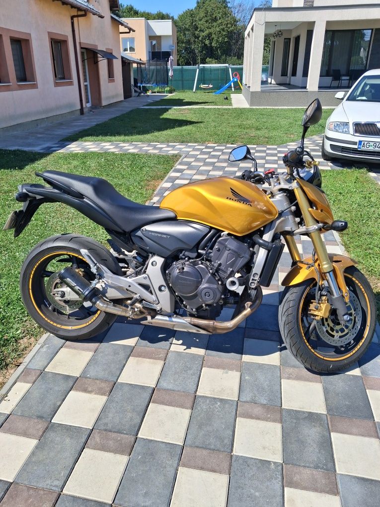 Vând Honda Hornet 2009