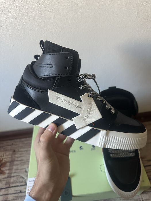 Off-White Vulcanized Hi Top Black