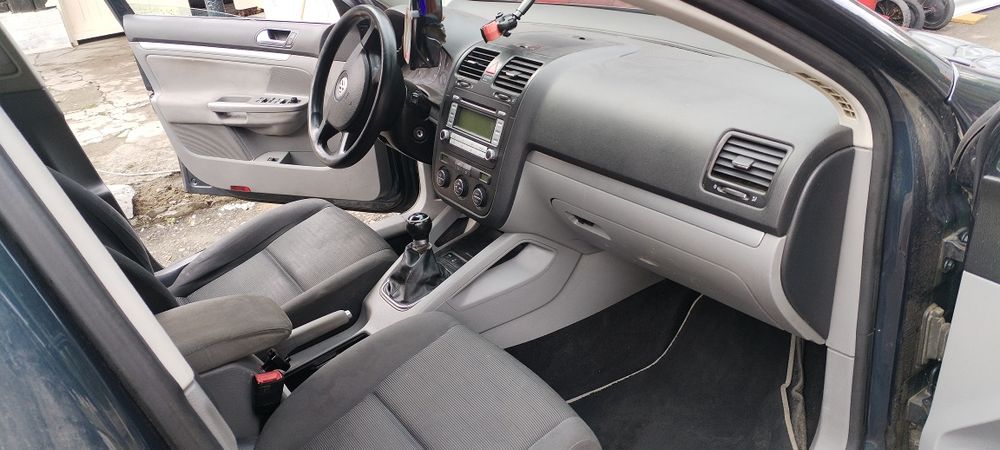 Vând sau schimb Volkswagen Jetta