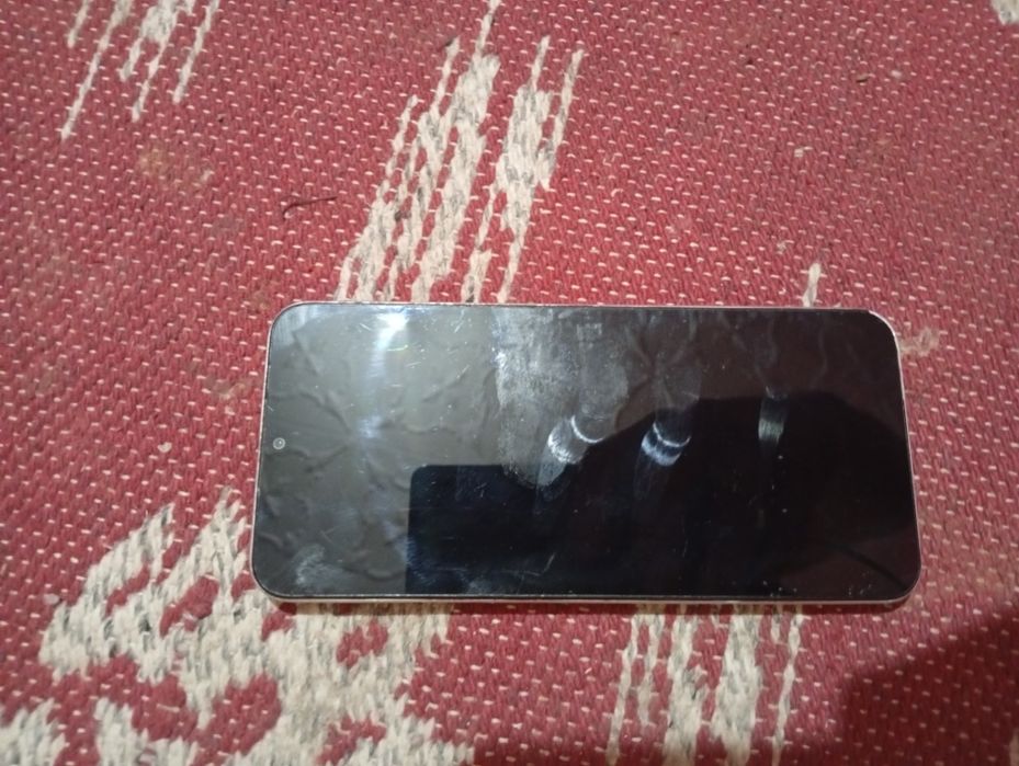 Vand Realme c33 urme mici de uzura