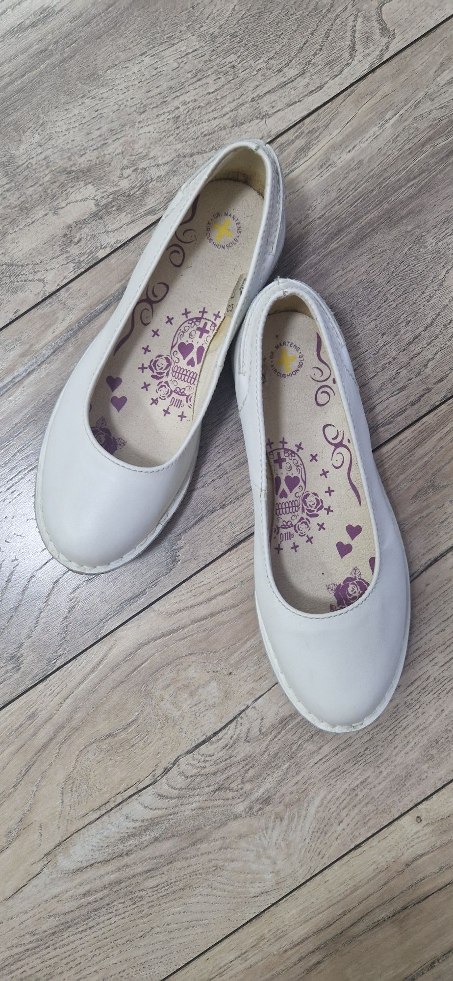 Бели кожени обувки Dr. Martens, 37  номер
