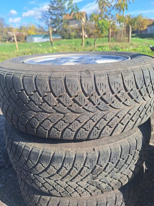 Четири зимни гуми