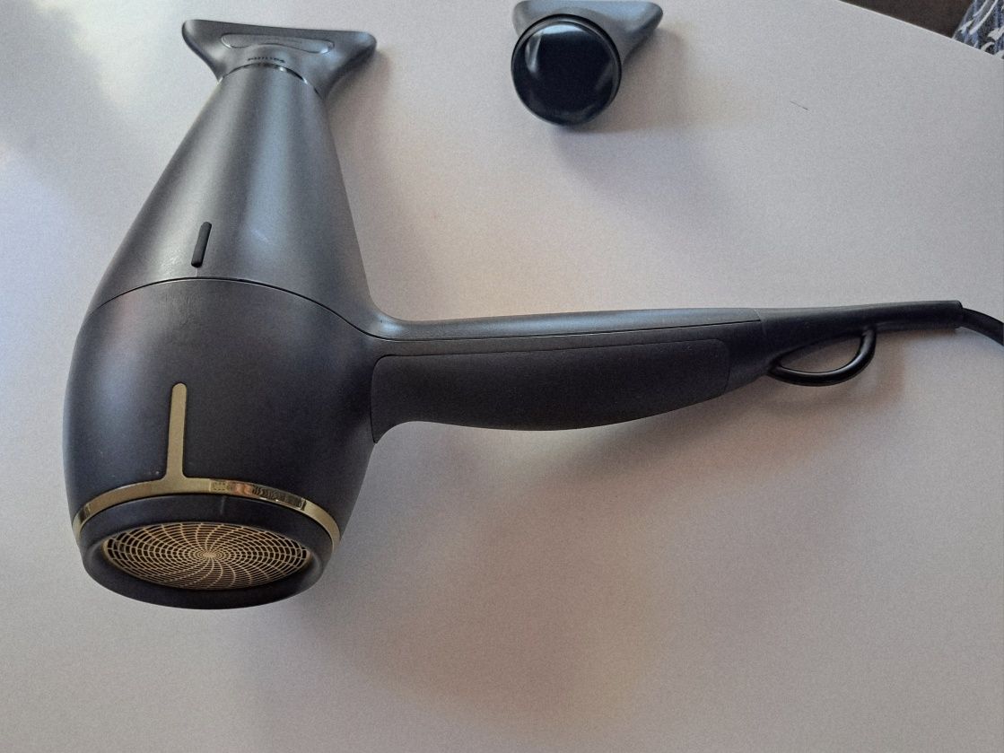 Професионален сешоар Philips