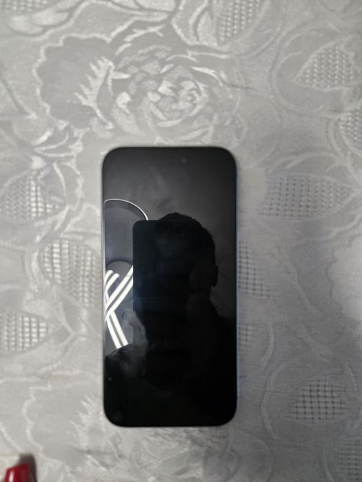 Iphone 15 128gb със следи от употреба
