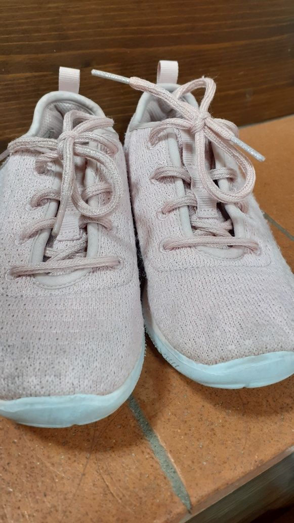 Adidași Skechers marimea 32 și 38