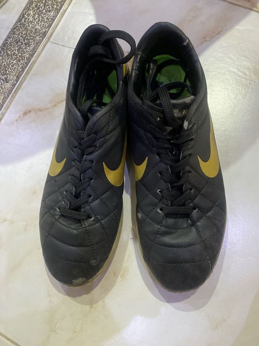 Продам футзалки за 2000 тенге 36 размер